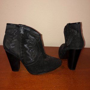 Patterned heeled black faux suede boots